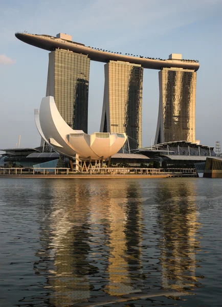 Sunset on the Marina Bay Sands Hotel and Casino, Singapore — Stock Photo, Image