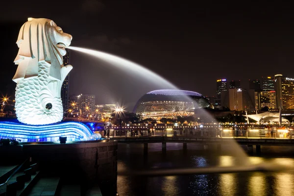 Singapore merlion park's nachts — Stockfoto