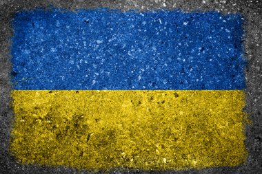 Ukrayna bayrağı beton duvara boyalı