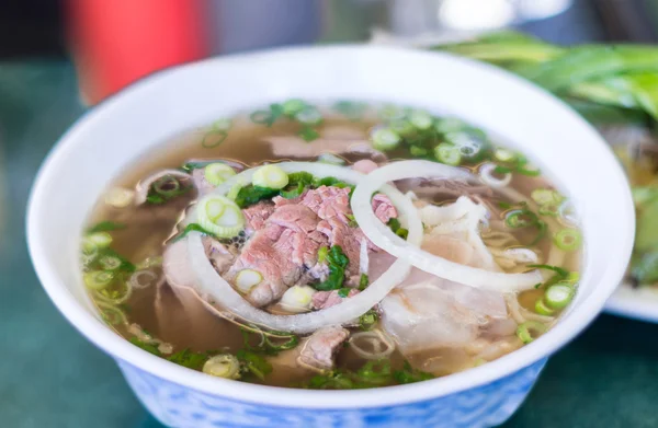 Vietnamees pho rundvlees noodle soep — Stockfoto