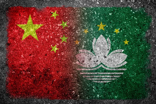 Bandiere fuse della Cina e Macao dipinte su cemento — Foto Stock