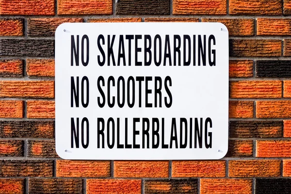 Geen skateboarden, geen scooters, geen skaten — Stockfoto