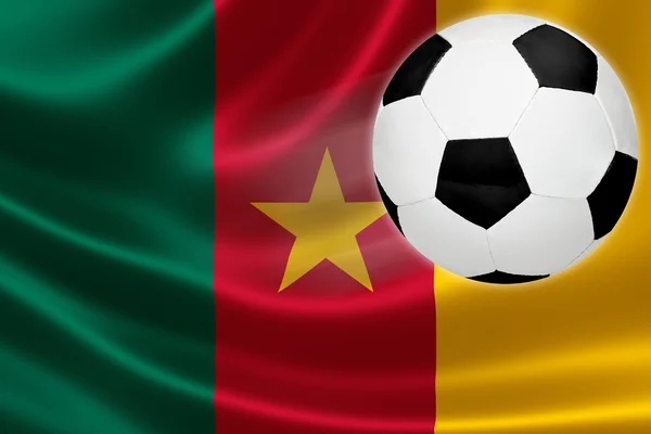Voetbal sprongen uit Kameroen de vlag — Stockfoto