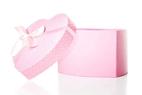 Confezione regalo a forma di cuore rosa aperto — Foto Stock