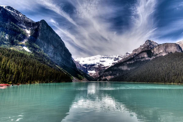 Canadian Landmark: Lago Louise em Alberta, Canadá — Fotografia de Stock