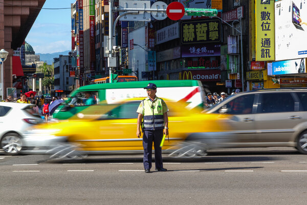 Надзиратель направляет пик движения в Тапеи
