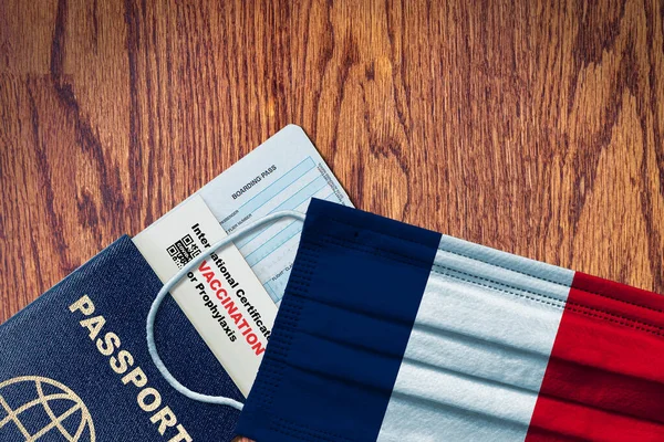 Frankreich Neue Normale Reise Mit Pass Bordkarte Gesichtsmaske Mit Französischer — Stockfoto