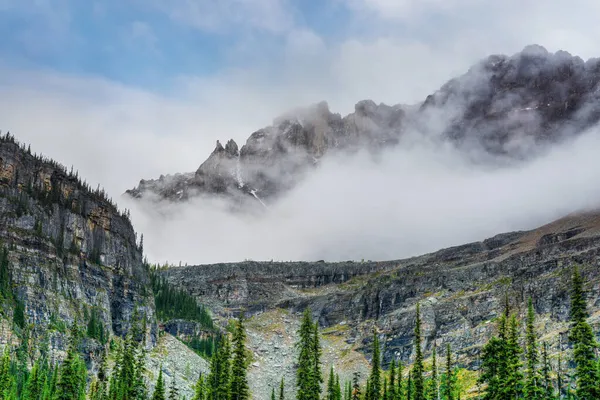 Nuvens Pesadas Cobrem Montanhas Lago Hara Nas Montanhas Rochosas Canadenses — Fotografia de Stock