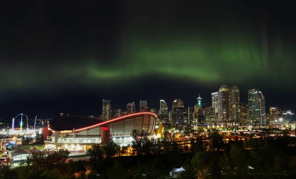 Panorama Beautiful Aurora Borealis Nothern Lights Dancing Night Sky Downtown — 图库照片
