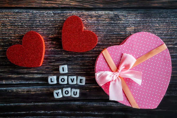 Scatola Regalo San Valentino Forma Cuore Rosa Tavolo Legno Con — Foto Stock