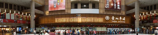 Taipei Taiwan July 2013 Travelers Buying Train Tickets Shopping Historic — Stock Photo, Image