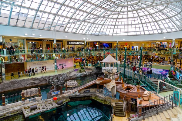 Edmonton Canada April 2022 Shoppers Visit West Edmonton Mall Alberta — Stock Photo, Image