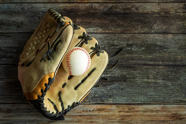 Guanto Baseball Softball Pelle Con Palla Sfondo Rustico Legno Con — Foto Stock