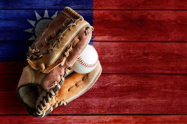 Leather Baseball Glove Ball Rustic Wooden Background Painted Taiwanese Flag — Zdjęcie stockowe