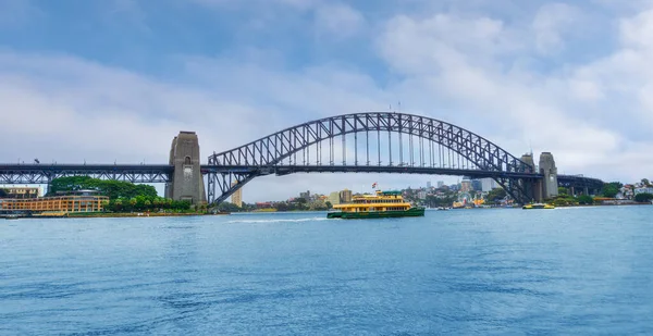 Panorama Famous Sydney Harbour Bridge Yellow Boat New South Wales — Foto de Stock