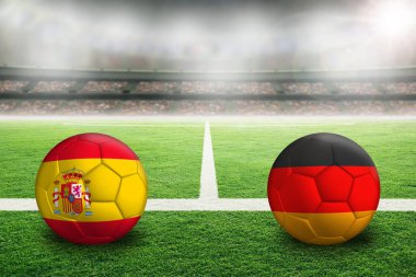 İspanya, Almanya 'ya karşı açık hava stadyumunda boyalı İspanyol ve Alman bayraklarıyla oynuyordu. Arkaplanda sığ alan derinliği olan ön plan ve futbol topuna odaklan ve boşluğu kopyala.