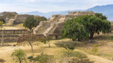 Monte Alban, Oaxaca Mexico 'daki piramit manzarası