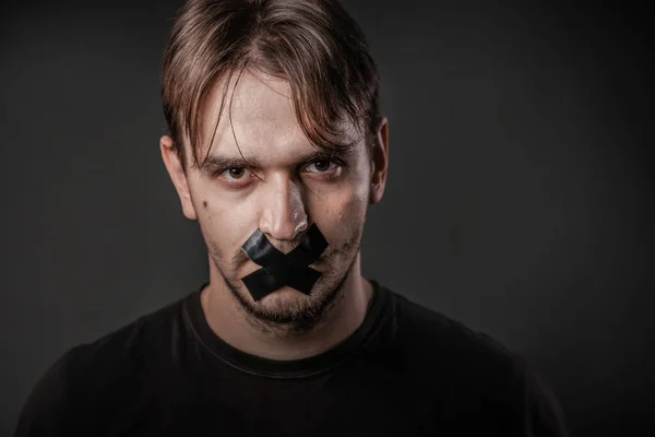 Mobbing Konzept Ein Typ Mit Einem Mund Der Mit Schwarzem — Stockfoto