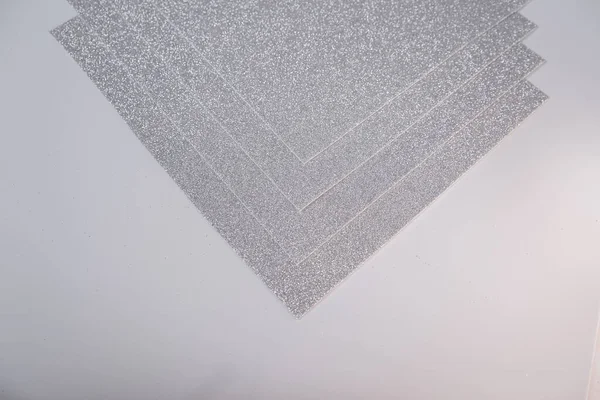 Silberne Blätter Aus Pappe Mit Funkeln Auf Weißem Hintergrund Materialien — Stockfoto