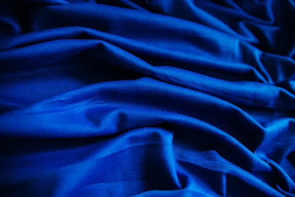 Blau Faltig Drapierter Stoff Nähmaterial Liegt Auf Dem Tisch Nähtextur — Stockfoto