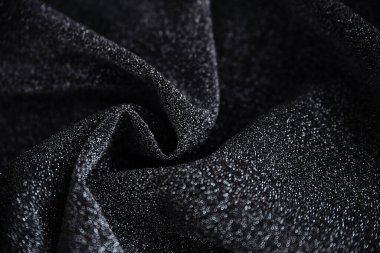 Pullu siyah kırışık kumaş. Sarılı kumaş. Parlak doku.