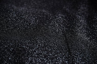 Pullu siyah kırışık kumaş. Sarılı kumaş. Parlak doku.