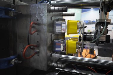 Yüksek teknoloji plastik şişe endüstriyel, ham madde plastik şişe üretimi, hassas plastik şişe üfleme metodu