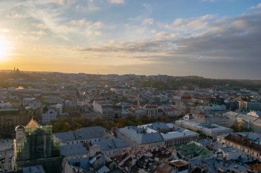 Lviv 'in eski tarihi şehir merkezinin panoraması. Ukrayna, Avrupa