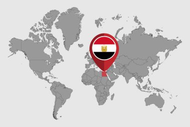 Dünya haritasında Mısır bayrağı olan pin haritası. Vektör illüstrasyonu.