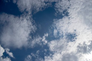 Güzel gün batımı gökyüzü. Doğa gökyüzü arkaplanı.