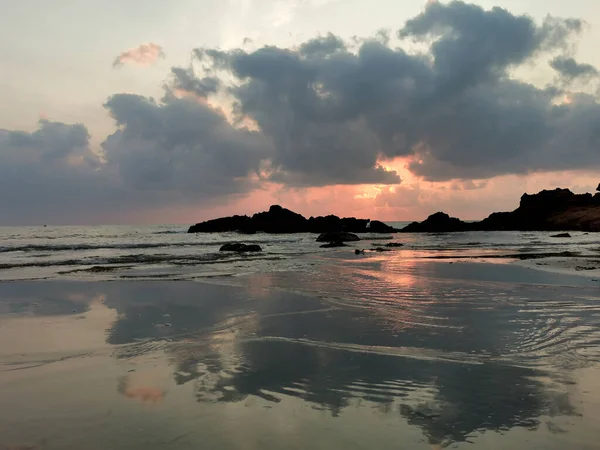 Riflessione Della Nuvola Sul Mare Tramonto — Foto Stock