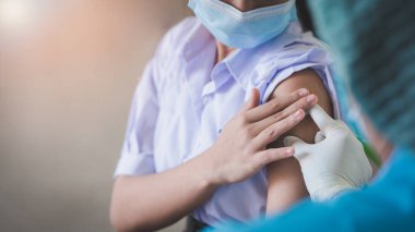 Öğrenciler korona virüsüne veya okulda Covid-19 'a karşı aşılandı