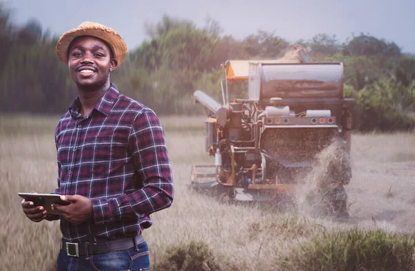 African Farmer Holding Tablet Combine Harvester Guidance Control Background Combine — Stock Photo, Image