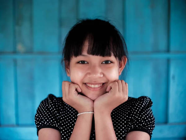Молода Дівчина Азії Щасливо Посміхається Сміється — стокове фото