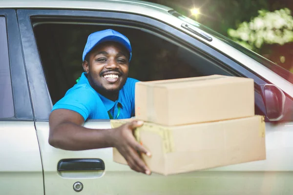 African Delivery Man Holding Box Package Car Smile Happy Concept — Fotografia de Stock