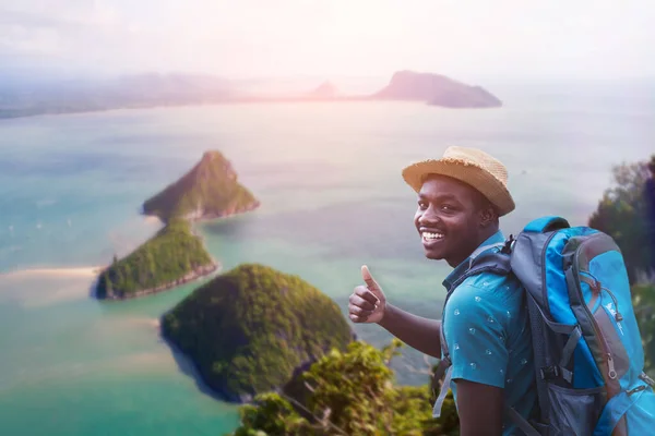 Hombre Viajero Africano Con Mochila Encuentra Grupo Superior Vista Isla — Foto de Stock