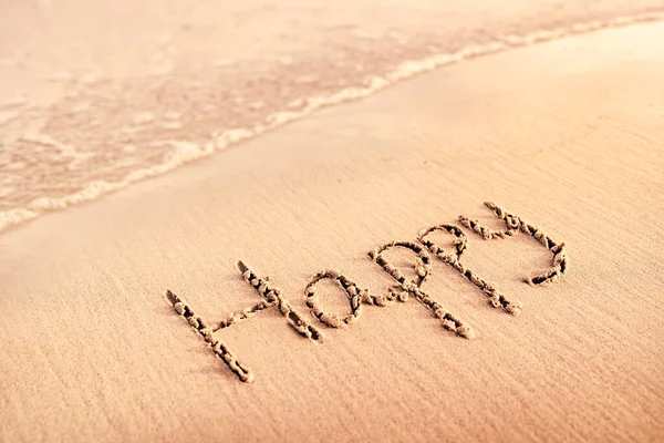 Слова Щасливі Написані Піску Пляжі Розслабляючий Відпочинок Або Відпустку — стокове фото
