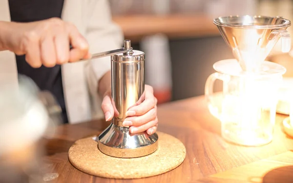 Female Hand Mash Coffee Bean Coffee Grinder Wooden Table — Foto de Stock