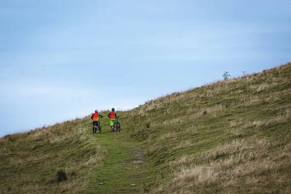 Dağlarda yürüyüş parkuru.
