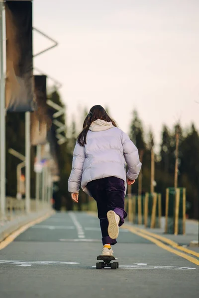 Belle Jeune Patineuse Dans Parc Ville — Photo