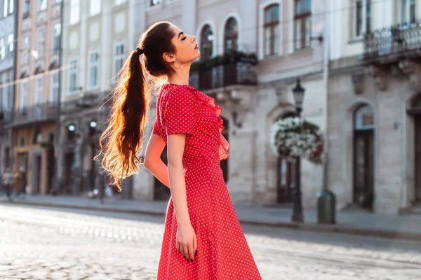 Fille Élégante Tenue Été Avec Coiffure Longue Parfaite Jeune Femme — Photo