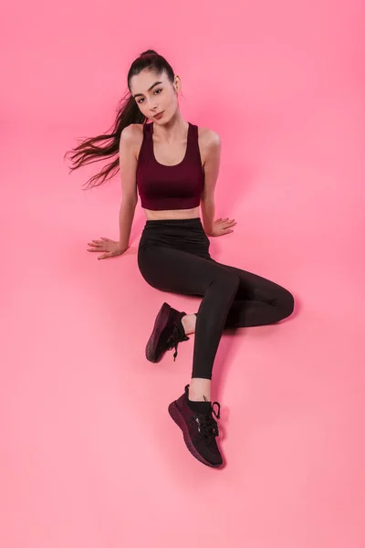 Jeune Fille Athlétique Vêtements Sport Mode Sur Fond Rose Coloré — Photo