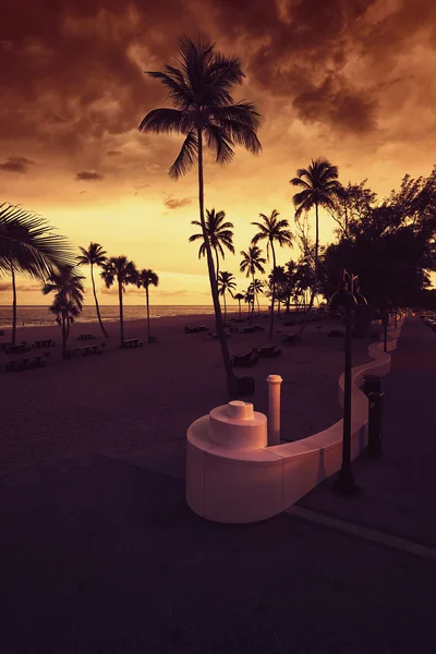 Fort lauderdale strand bij zonsondergang — Stockfoto