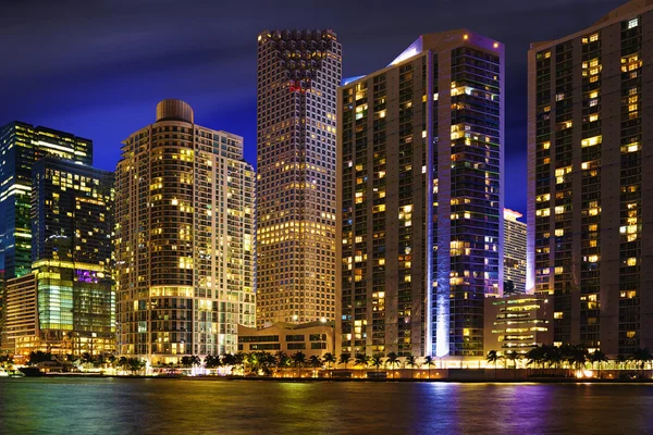 Miami skyline in de nacht — Stockfoto