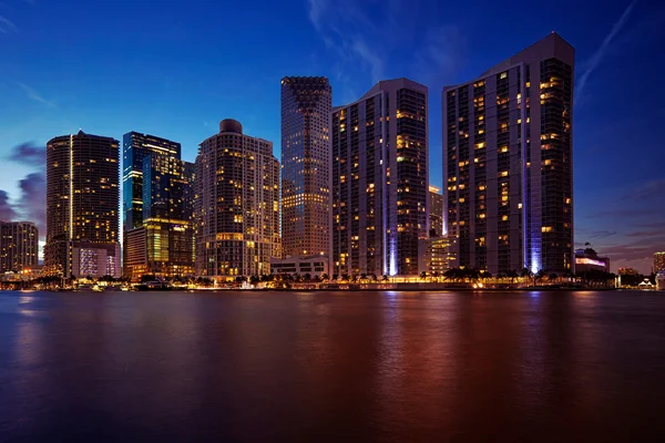 Miami skyline à noite — Fotografia de Stock