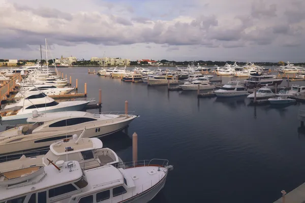 Edificios y Marinas en Palm Beach — Foto de Stock