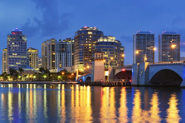 West Palm Beach Skyline por la noche —  Fotos de Stock