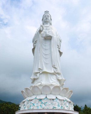 Chua Linh Ung Bai Ama Tapınak, Da Nang, Vietnam 'daki Buda Tapınağı