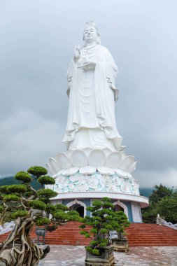 Chua Linh Ung Bai Ama Tapınak, Da Nang, Vietnam 'daki Buda Tapınağı
