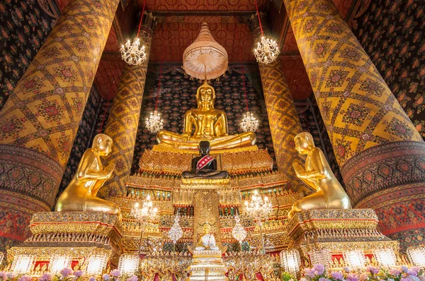 Hermosa imagen buddha en phra ubosot en Wat Hong Rattanaram Rat —  Fotos de Stock